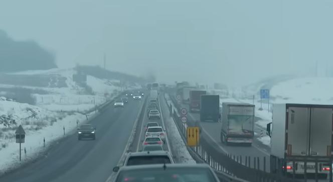 Idegösszeomlás és teljes káosz az M1-esen – Riportfilm készült a sztoriból