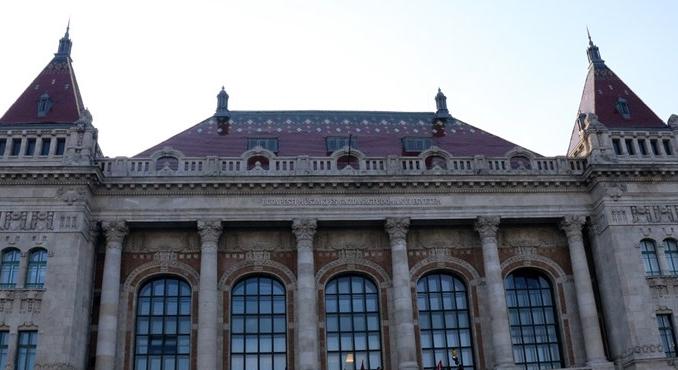 Elromlott a fűtés, kabátban vizsgáztak a hallgatók a BME-n