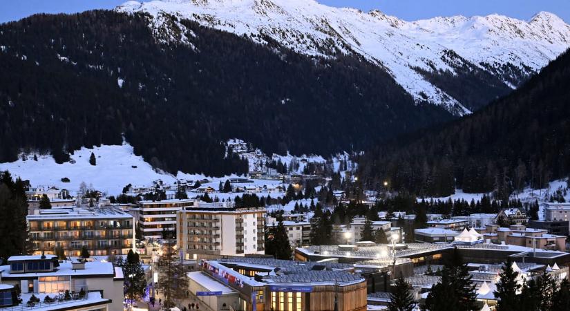 Kigyulladt egy épület a davosi fórum helyszíne mellett