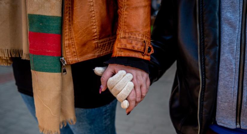 Évente akár egymillió forint a különbség: ennyit buknak az egyedülálló édesanyák a támogatásokon