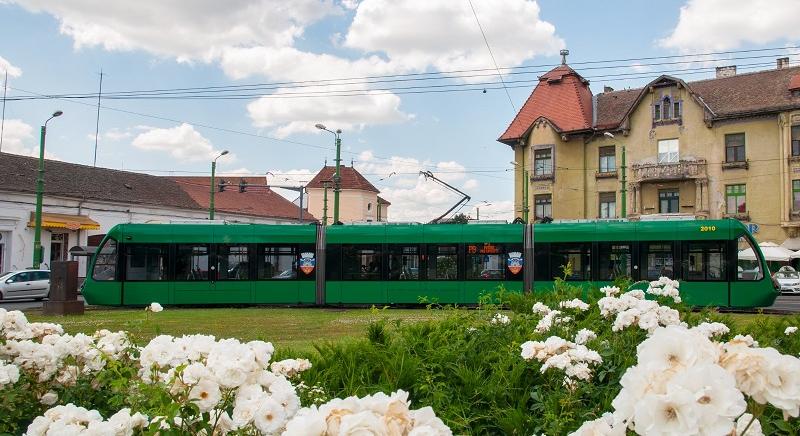 „Veszélyes populizmus” – Bírálják az adónövelés enyhítésére javasolt ingyenes tömegközlekedést