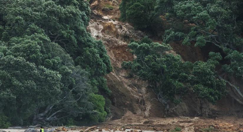 Sikolyok és földrengésszerű dübörgés: gyerekek is a földcsuszamlás áldozatául eshettek