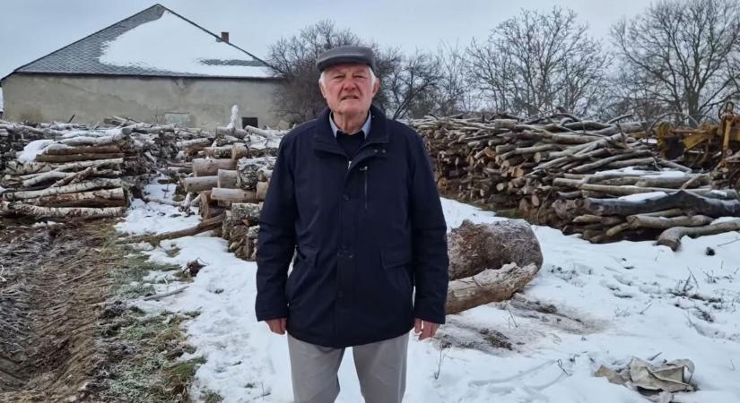 Zord tél idején is biztosított a tűzifa Ácson – senki nem marad fűtés nélkül