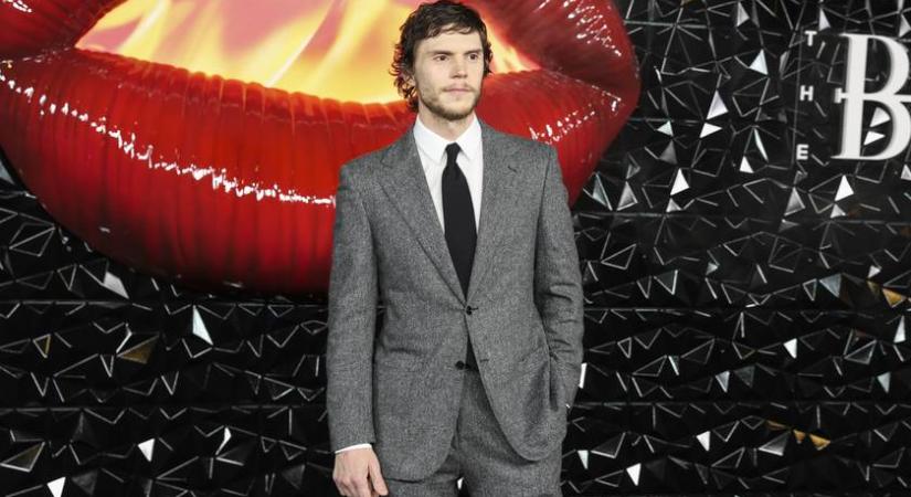 Evan Peters a Disney új sorozatában olyat csinált, amit még soha: a Feminának mesélt róla
