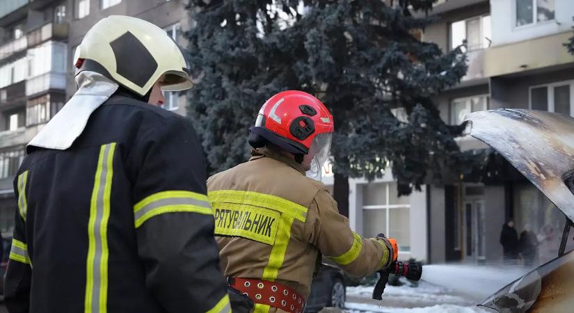 Lángra kapott egy autó Ungváron