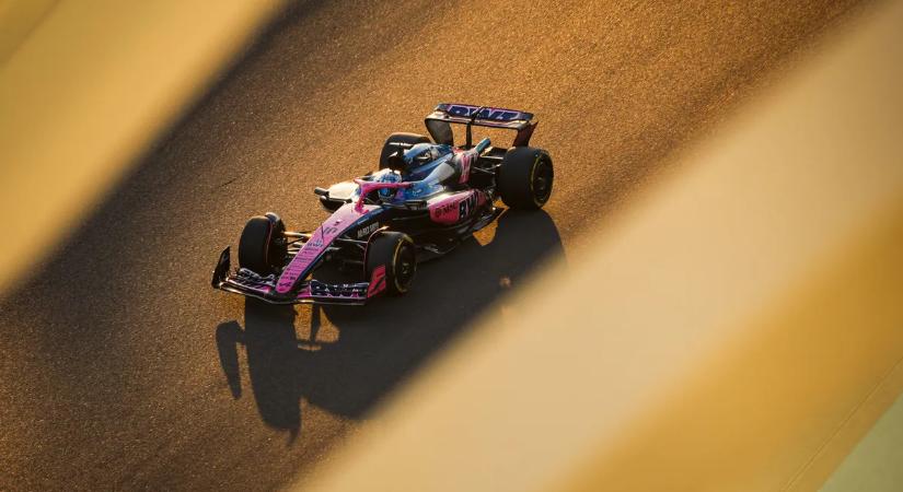 Újabb F1-es csapat a pályán: a francia istálló bemutatta első Mercedes-motoros autóját – videó