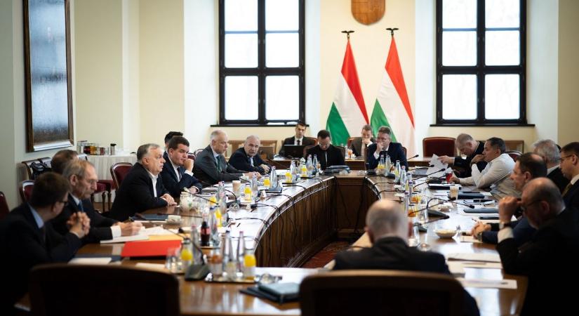 Minden kiderült: ezeket a magyar filmeket nézik legszívesebb a kormányban (VIDEÓ)