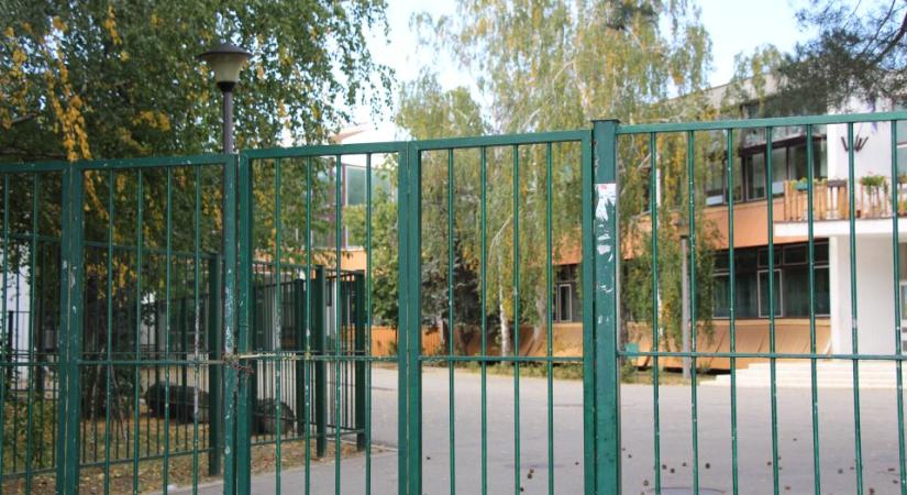 A József Attila Általános Iskola igazgatójának lemondását követelik a tanárok és a szülők is