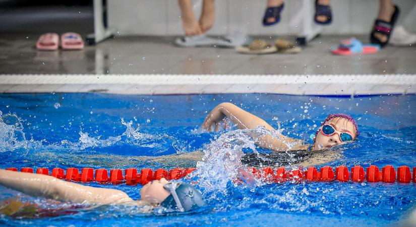 A szekszárdi sportuszodában versengtek a jövő Sipos Mártonjai (galéria)