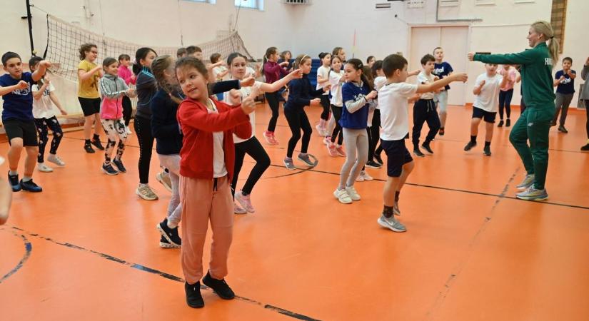 Élmény volt a mozgás: olimpikon tartott testnevelés órát a kassais gyerekeknek