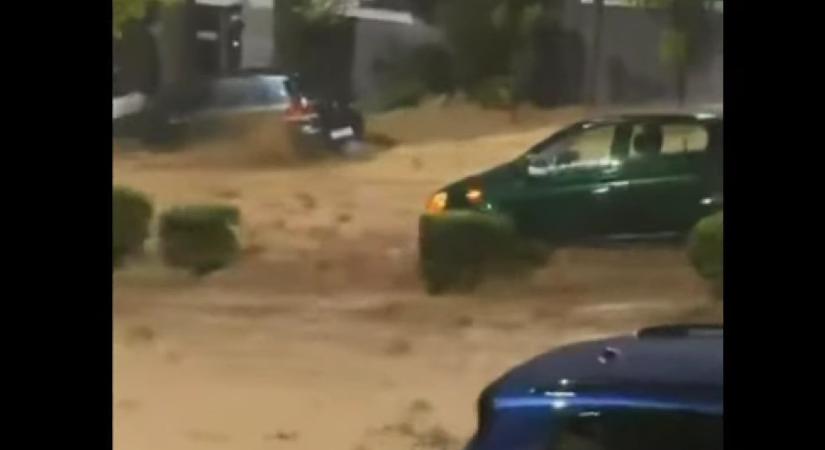 Halált okozó vihar csapott le Görögországra: villámárvíz és elsodort autók Athén térségében, halálos áldozatok is vannak