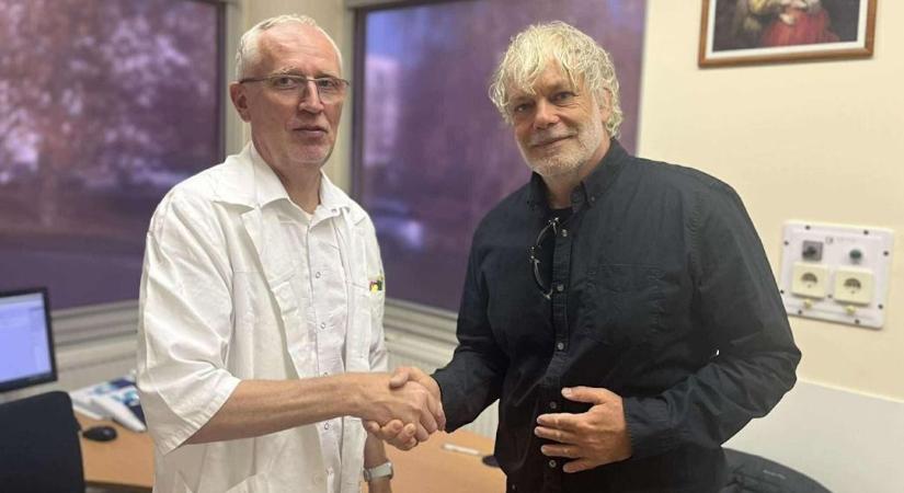 A világbajnok horgász jelentős összeget adományozott a kecskeméti kórháznak