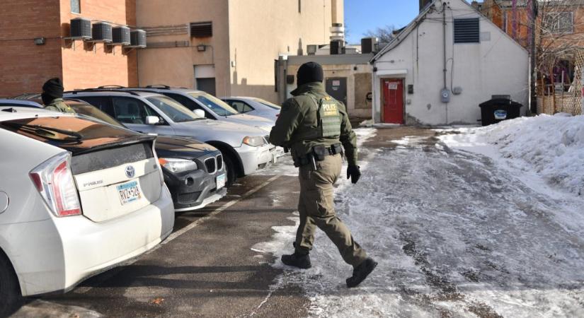 Egy óvodás kisfiút is őrizetbe vettek a családja háza előtt az ICE ügynökei