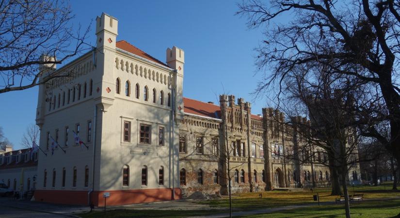 Az alagsor felújításával folytatódik a galántai kastély helyreállítása