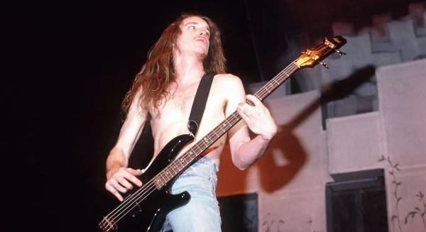 Újra kapható lesz a bassszusgitár, amit Cliff Burton hangszere ihletett