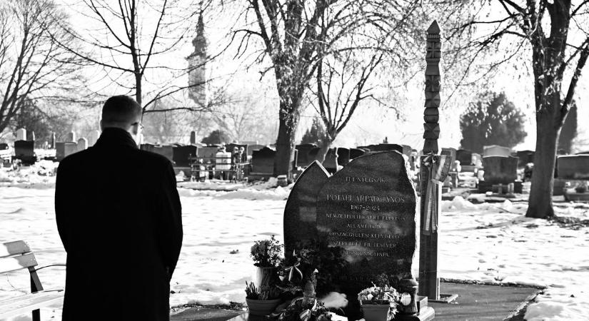 Barátja sírjánál tett ígéretet Nagy János államtitkár