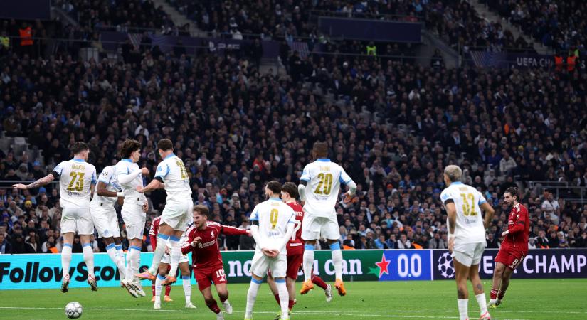 Szoboszlai világklasszisokhoz csatlakozott trükkös szabadrúgásával: C. Ronaldo, Ronaldinho, Neymar és a többiek gólja videón