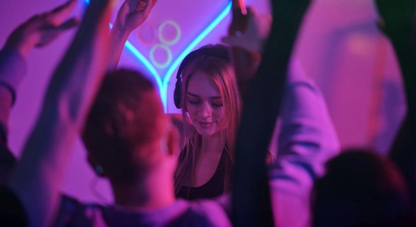 Amikor elindul bulizni a kamaszod – mit tehetünk szülőként egy felfoghatatlan tragédia után?