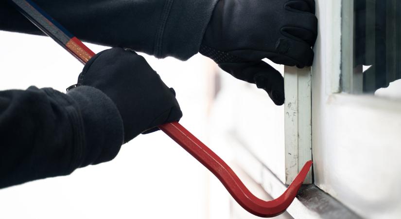 Betöréshullám Kelenföldön: a tolvajok a háztetőkön vernek tábort és onnan portyáznak