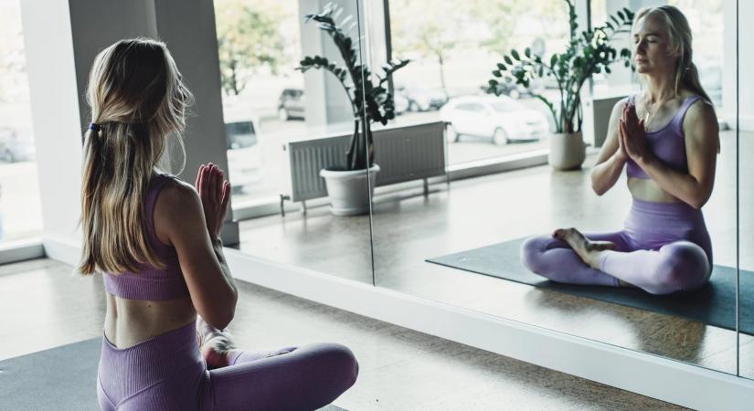 1 perces tükrös meditáció az önbizalomért – az indiai nők tradíciói ihlették