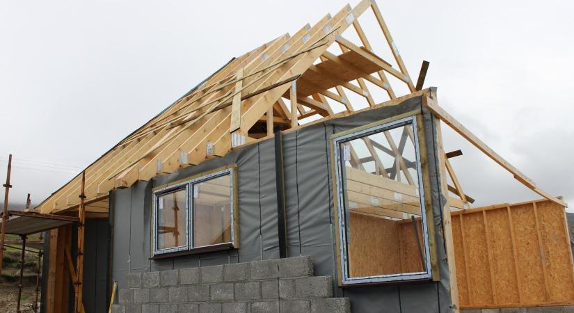 Milliók tűntek el, házak maradtak félkészen – mesélik az Imperial-cégháló károsultjai