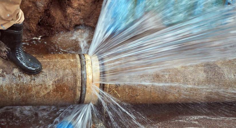 Rengeteg víz tört be egy zalai társasházba – a tűzoltók mentették, ami menthető