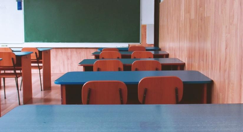 Járvány tört ki egy magyar iskolában: 130 gyermek megbetegedett, azonnal bezárták az intézményt