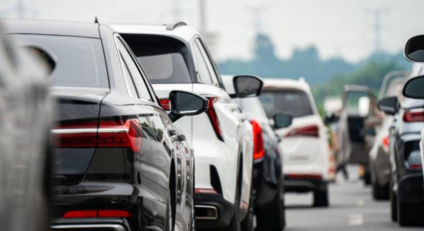 Mélyen a zsebébe nyúlhat minden autótulajdonos: idén ezért is többet kell fizetni