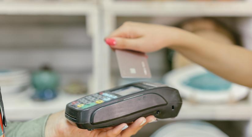 Órákra leáll az egyik legnagyobb hazai bank