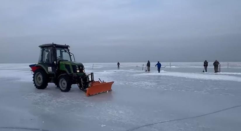 A Hummer már lejárt lemez – most traktorral hajtottak a Balaton jegére