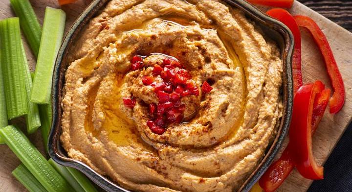 Krémes, sült paprikás hummusz: isteni, ízbomba mártogatós