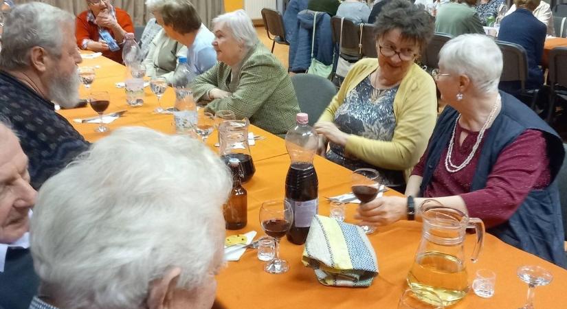 Hagyományosan pótszilveszterrel kezdte programjait a vépi nyugdíjasklub