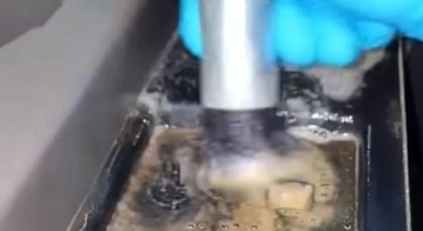 Nincs lehetetlen, vagyis így kell autóbelsőt takarítani!