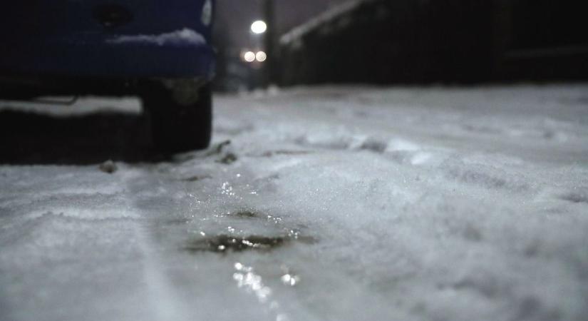 Kiadták a riasztást: érkezik az ónos eső – káosz jöhet az utakon