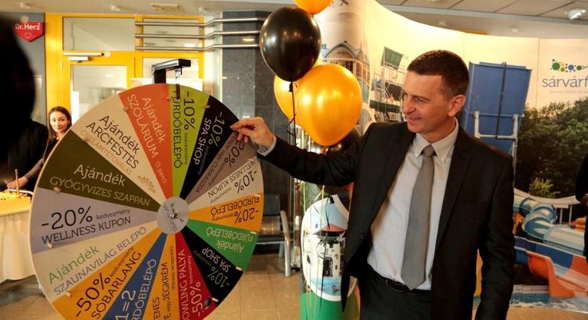 Hiába kérdeztük, nem nyilatkozott Máhr Tivadar a hajnali fürdő látogatásairól