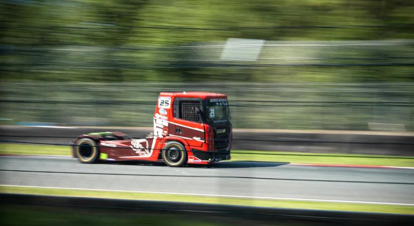 Az osztrákoknál tombolt a részeg magyar kamionos: tört-zúzott mindent a festői utakon