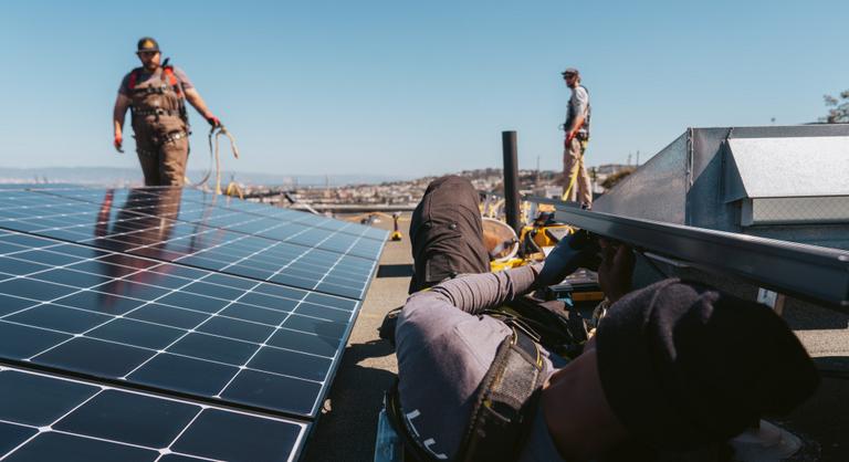 Az Alkotmánybíróság rövidre zárta a kérdést: elutasította a napelemesek panaszait