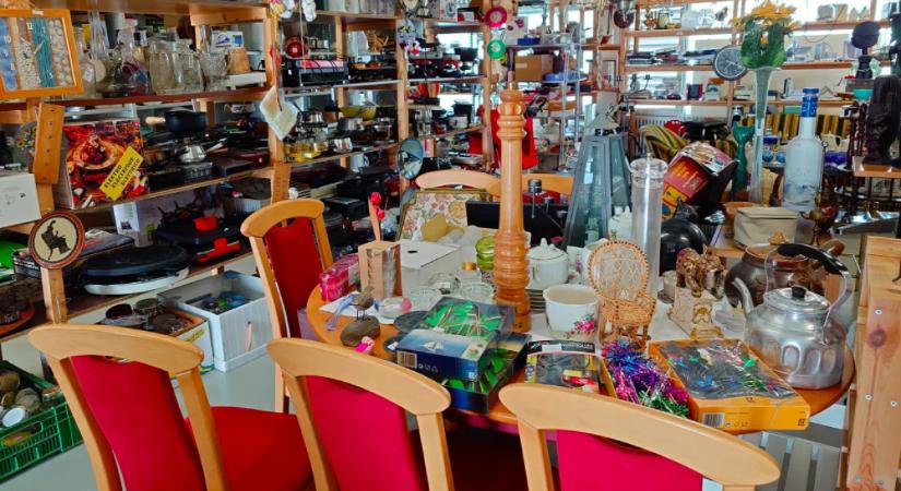 Használt táskát vett a nő a turkálóban: amit benne talált, sokkolta