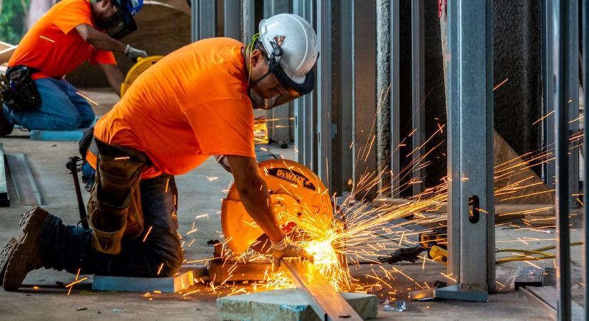 Vidéken ennyivel alacsonyabb fizetéssel számolhatnak a munkavállalók