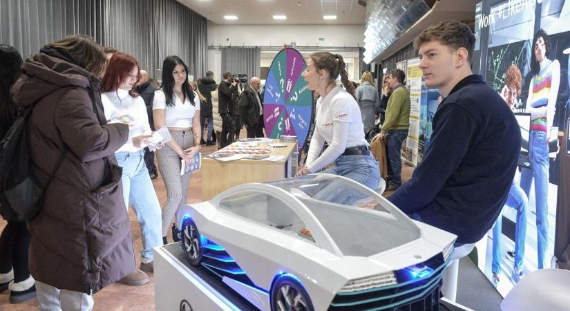 Merre tovább, érettségizők? - Gyöngyösön sokan kaptak jó tippeket