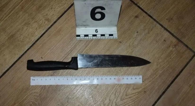 Egy telefontöltő miatt fajult el a vita: késelés lett a testvérharc vége Budapesten – videóval