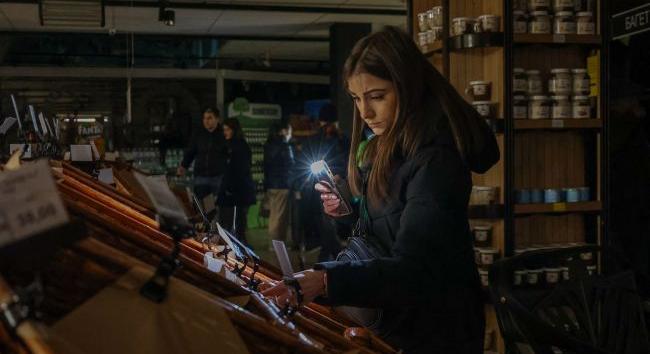 Az ukránok már a zsebükön érzik az áramszüneteket, leggyorsabban az élelmiszerek drágulnak