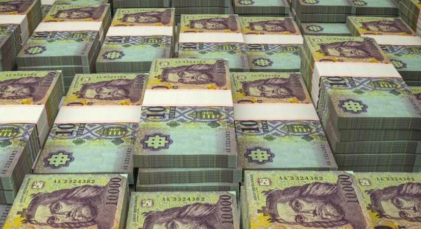 Túlköltekezett a kormány, a tervezett harmadával nagyobb lett a hiány