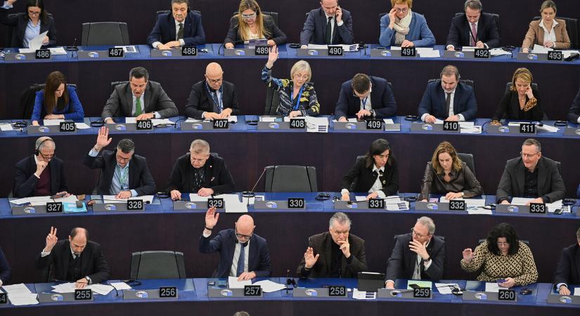 Az Európai Parlament elutasította az Európai Bizottság elleni bizalmatlansági indítványt