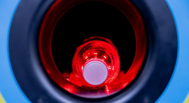 Naponta 16 500 palackot vittek vissza a futárok – így működik a házhoz menő palackvisszaváltás