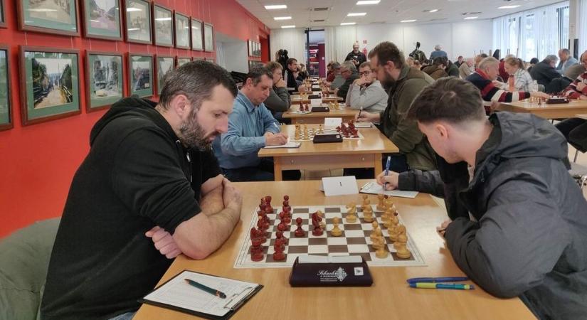 Sakk: növelte előnyét a Bányász Ajka