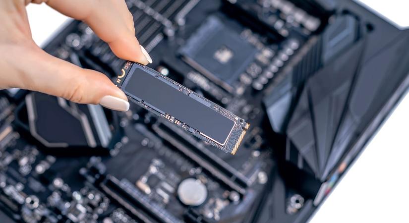 Drágább lesz a telefon, tévé, minden: rég nem látott válság jön a technológiai piacon