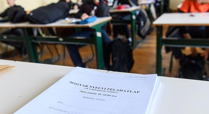 Központi írásbeli 2026: kinek kell igazolnia, ha a tanuló otthon marad a vizsga előtti napon?