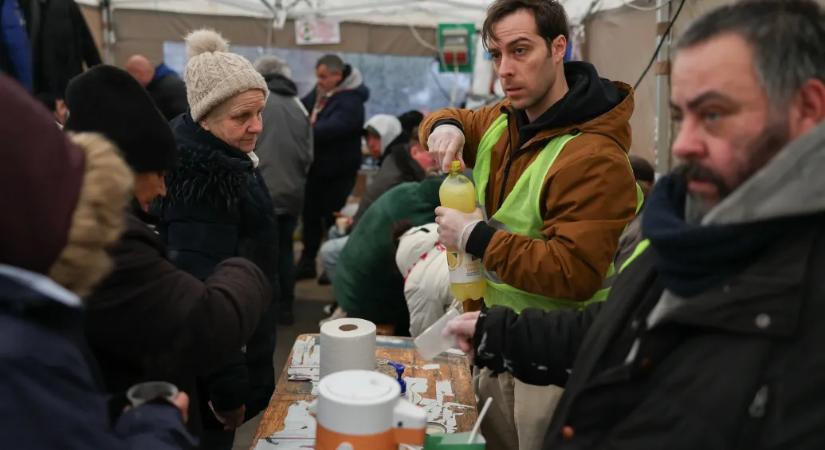 Sokszor nem tudtuk eldönteni valakiről, hogy adományt hozott, vagy melegedni jött