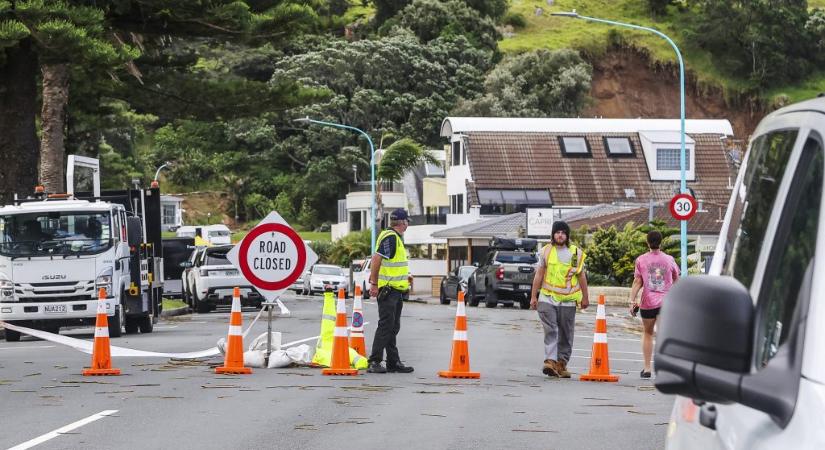 „Mint egy háborús övezet”: Egy kislány is eltűnt egy kempinget elsöprő földcsuszamlás után Új-Zélandon